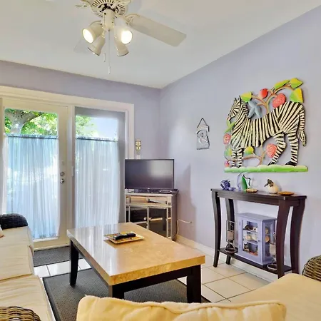 Lavender Jungle By Avantstay Great Location W Patio Shared Pool Week Long Stays Only Key West Exterior photo