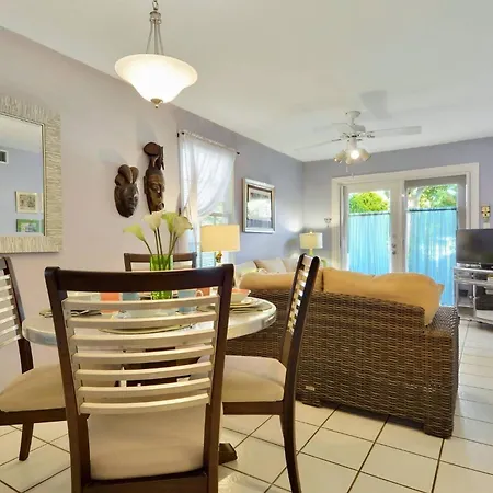 Lavender Jungle By Avantstay Great Location W Patio Shared Pool Week Long Stays Only Key West Exterior photo
