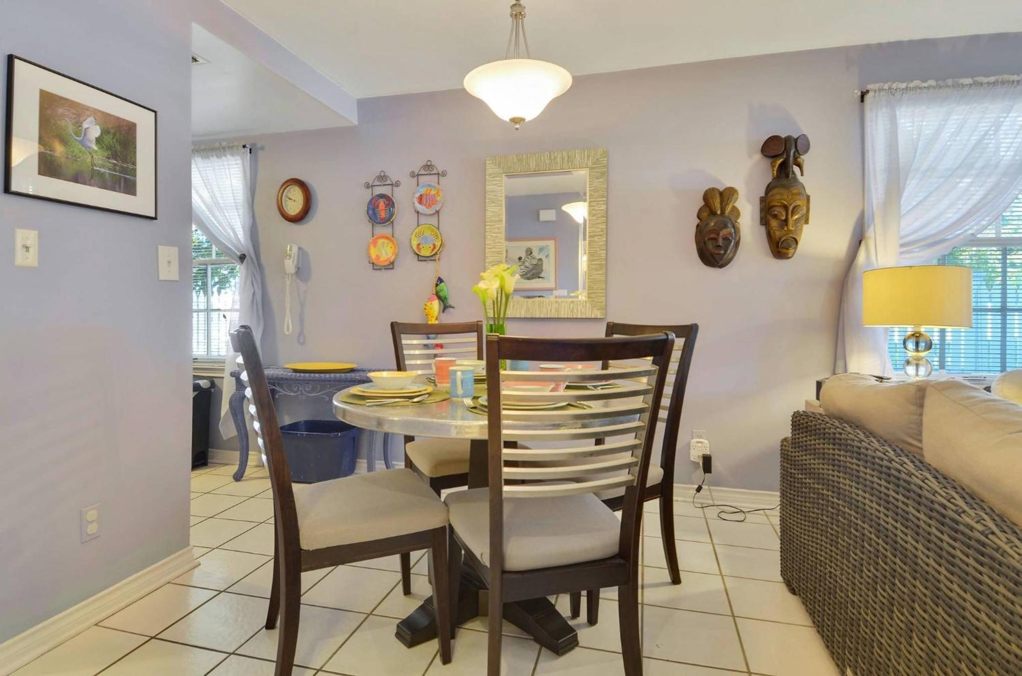 Сasa de vacaciones Lavender Jungle By Avantstay Great Location W Patio Shared Pool Week Long Only *